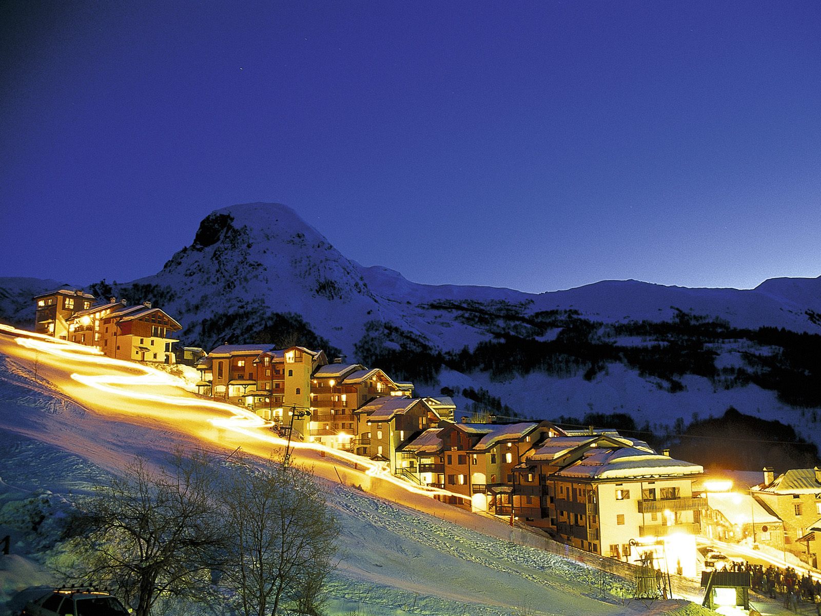 Ski Resort Savoie 1600 x 1200